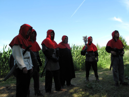 Bluthaeupter vorm Tor